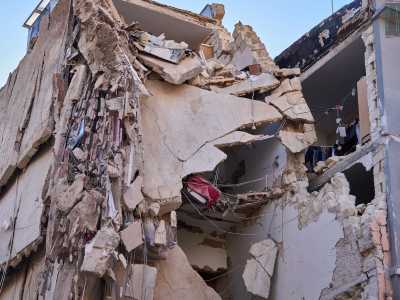 Palazzina crollata a Bari, si continua a scavare: le immagini
